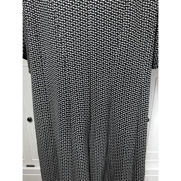 Catherines Plus Size Black White V-Neck Midi Pleated Flowy Dress 1X / 18/20W - Picture 9 of 13